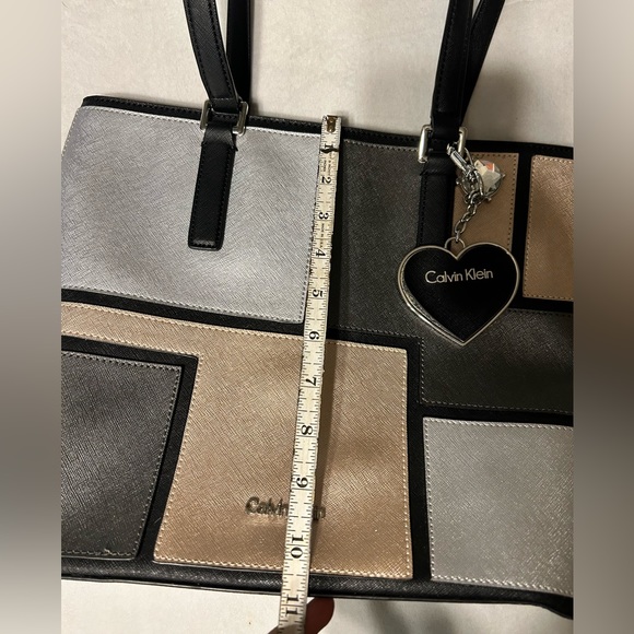 Calvin Klein Tote- New Without Tags - Picture 9 of 10